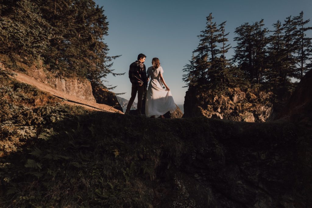 Oregon coast couples session, captured by Riss and Steven Photography. PNW couples photographer
