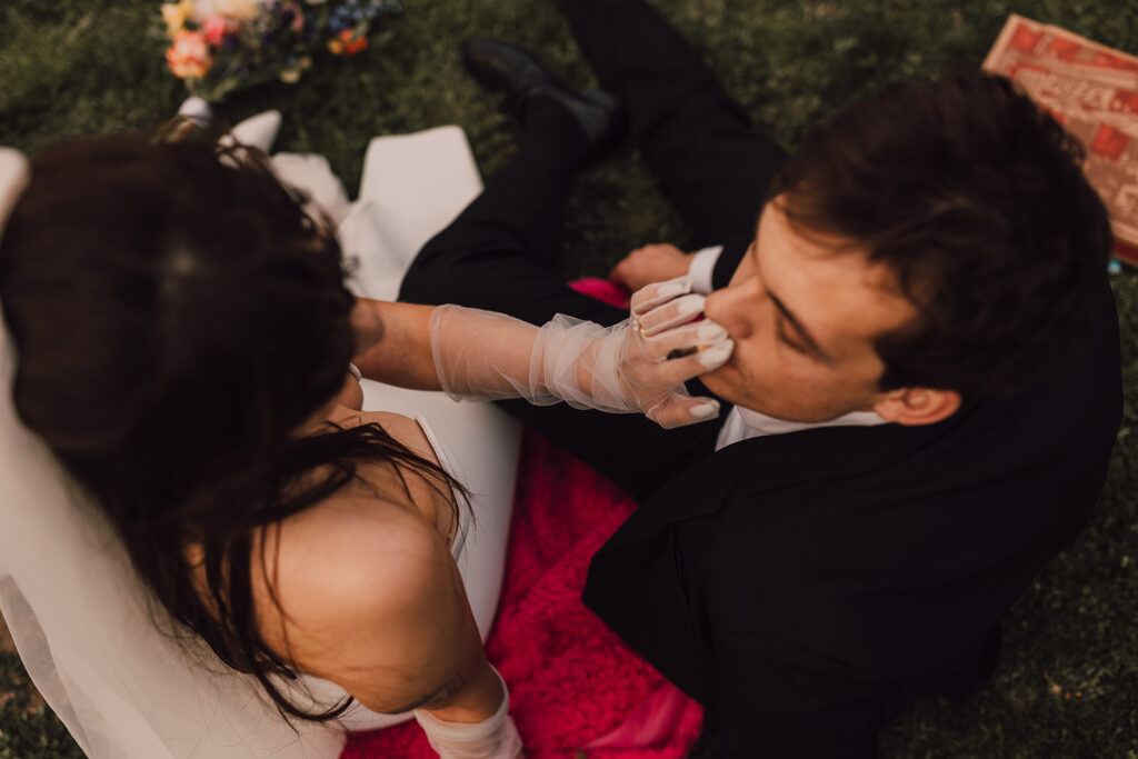 Couple kissing in Brooklyn Bridge Park smoking a joint 