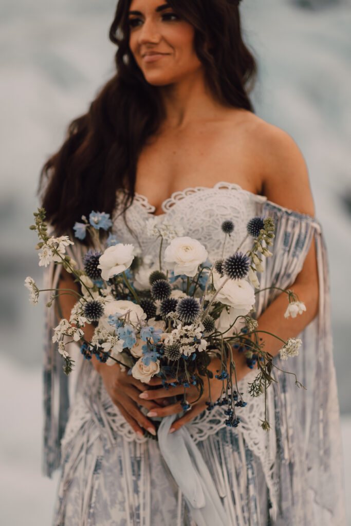 Elopement bouquet in iceland