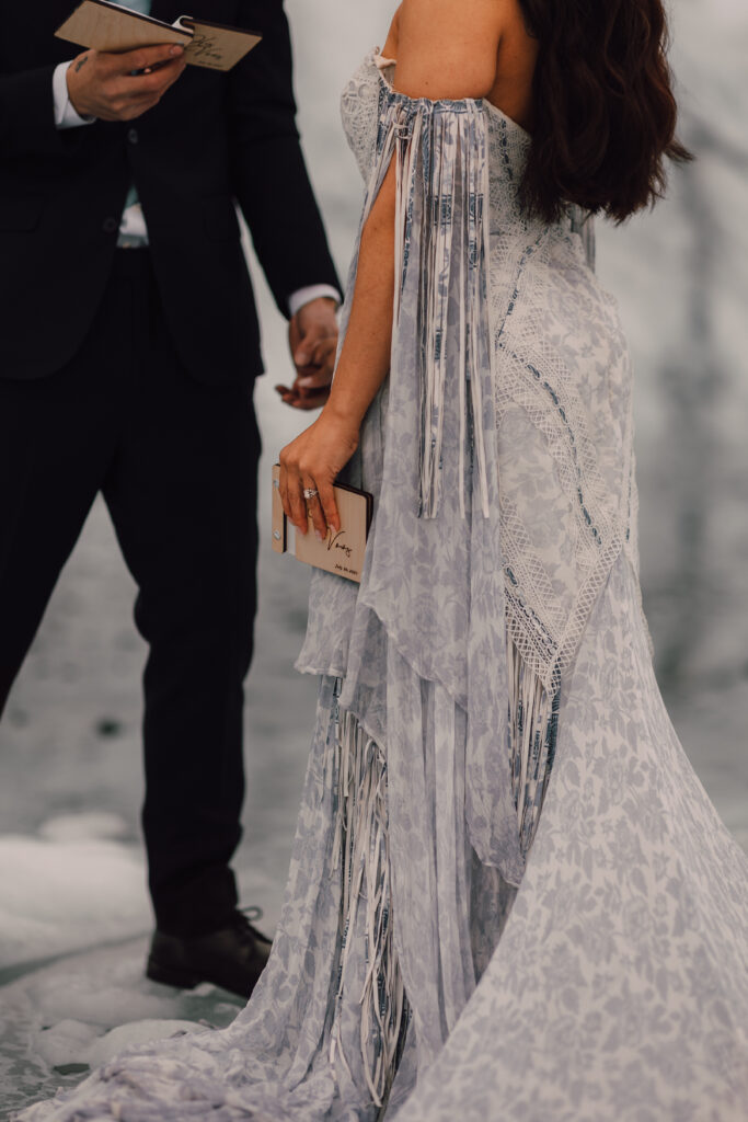 Elopement photos in the glaciers of Iceland