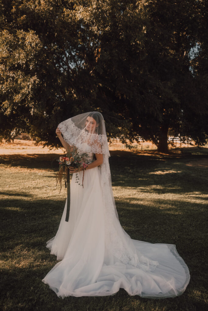 Bride with veil and bouquet 