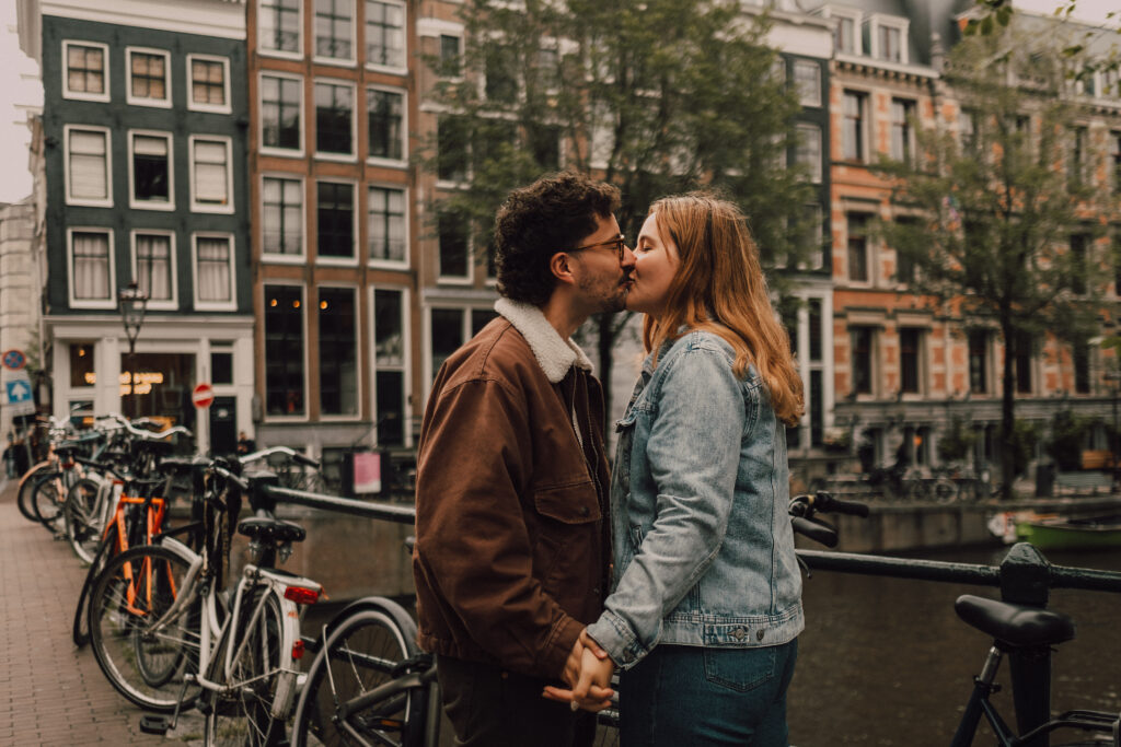 Amsterdam Photoshoot on the river bikes engagement session 