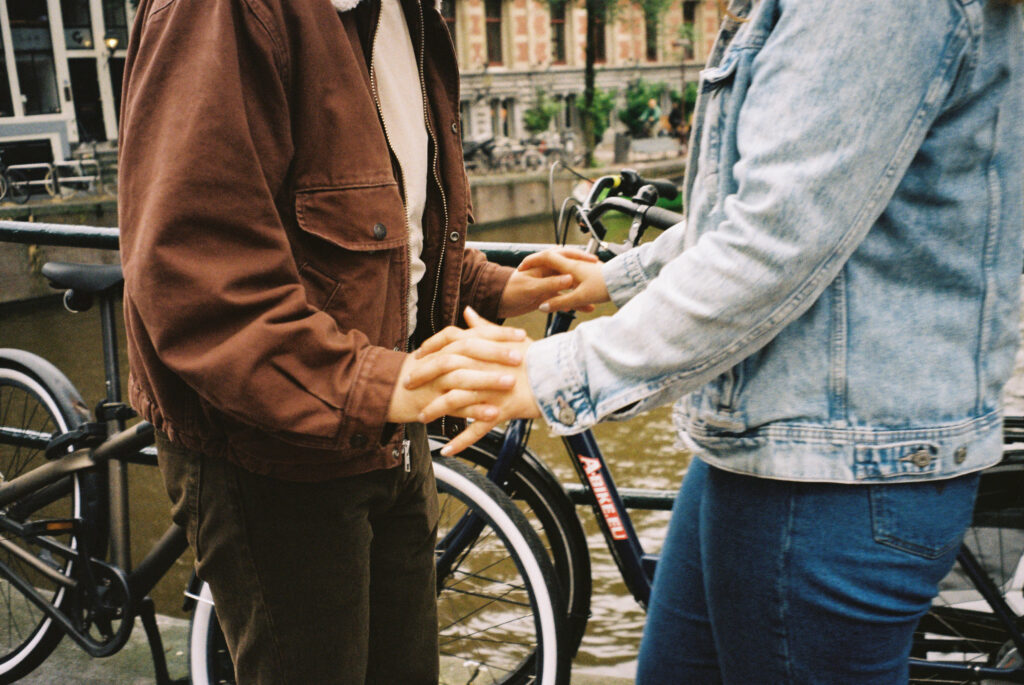 Amsterdam Photoshoot on the river bikes engagement session 