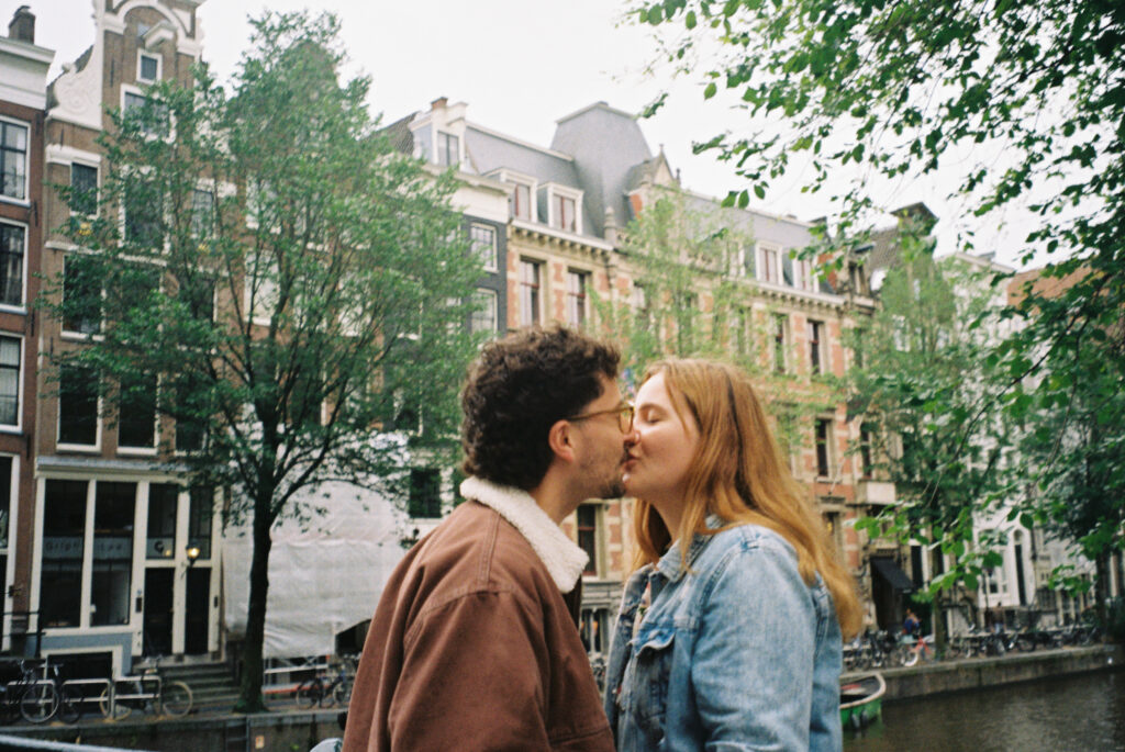 Amsterdam Photoshoot on the river bikes engagement session 